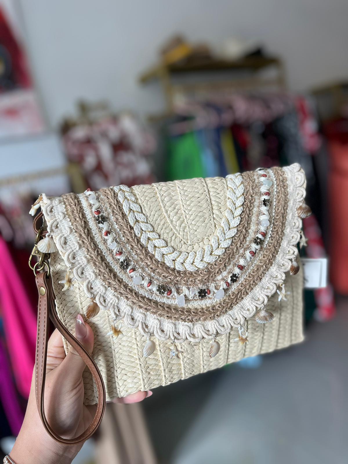 Cartera Crema/tejido con adornos de mar